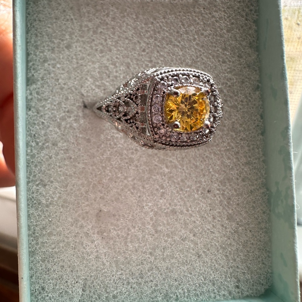 Elegant Sterling  Silver and Yellow Gemstone Ring - Picture 10 of 12